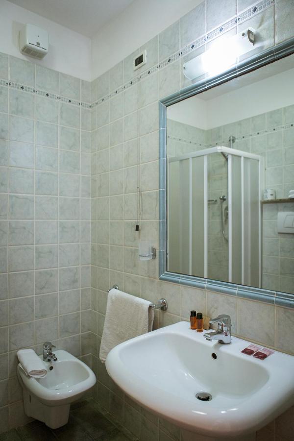 Apartments In Residence In Vada With Swimming Pool 450 Meters From The Sea 外观 照片