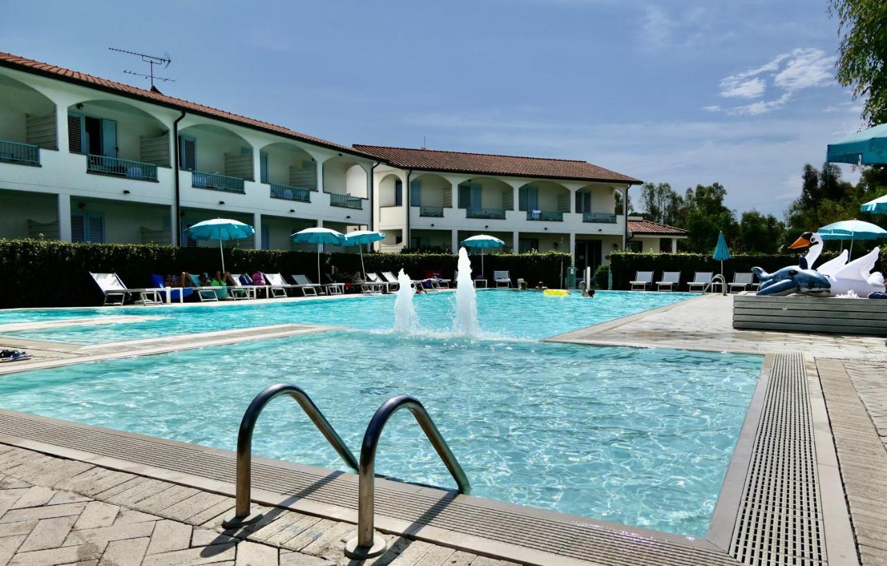 Apartments In Residence In Vada With Swimming Pool 450 Meters From The Sea 外观 照片